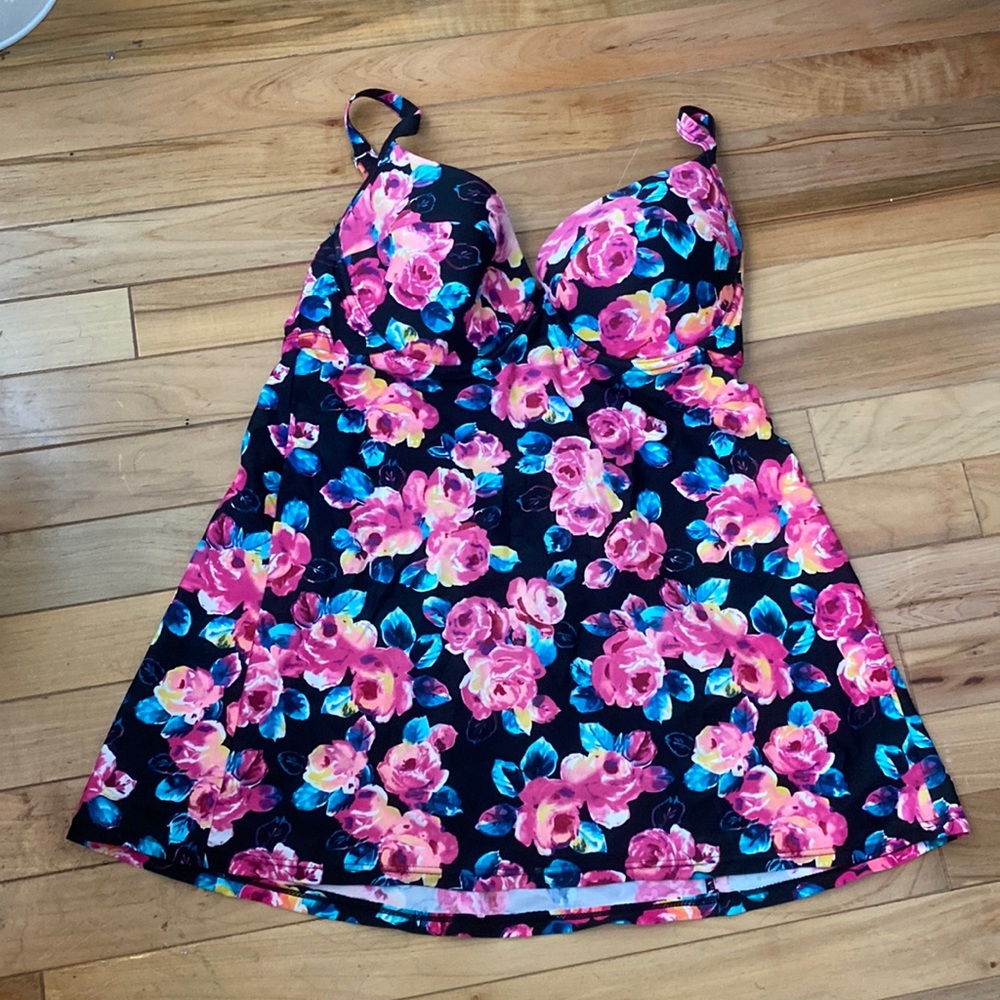 Woman’s Smart Sexy Bathing Top